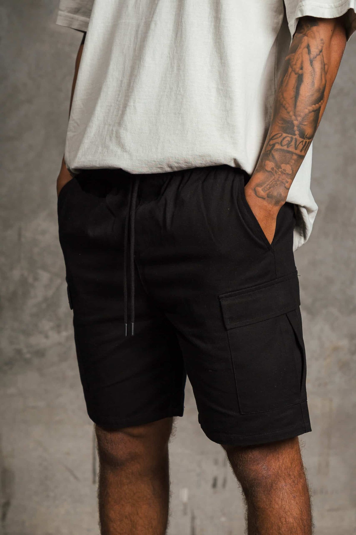 THE STAPLE CARGO - BLACK